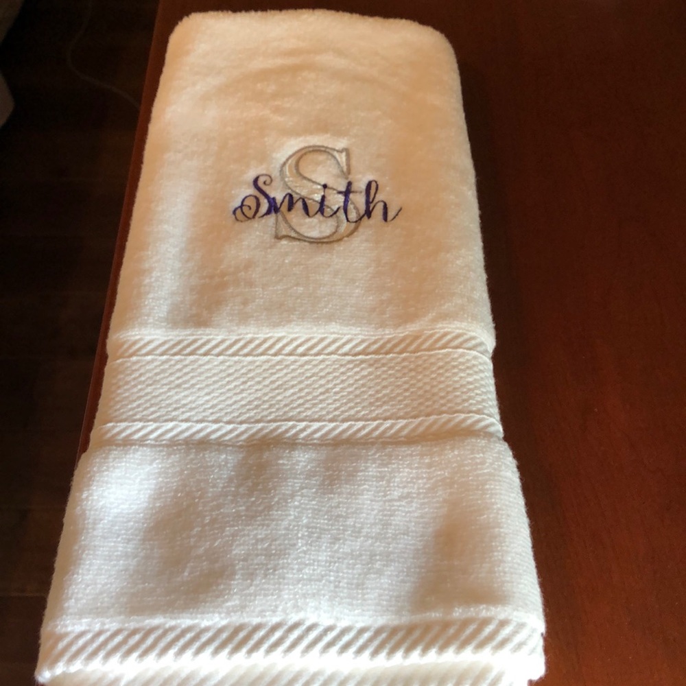 Monogrammed hand towel SMITH